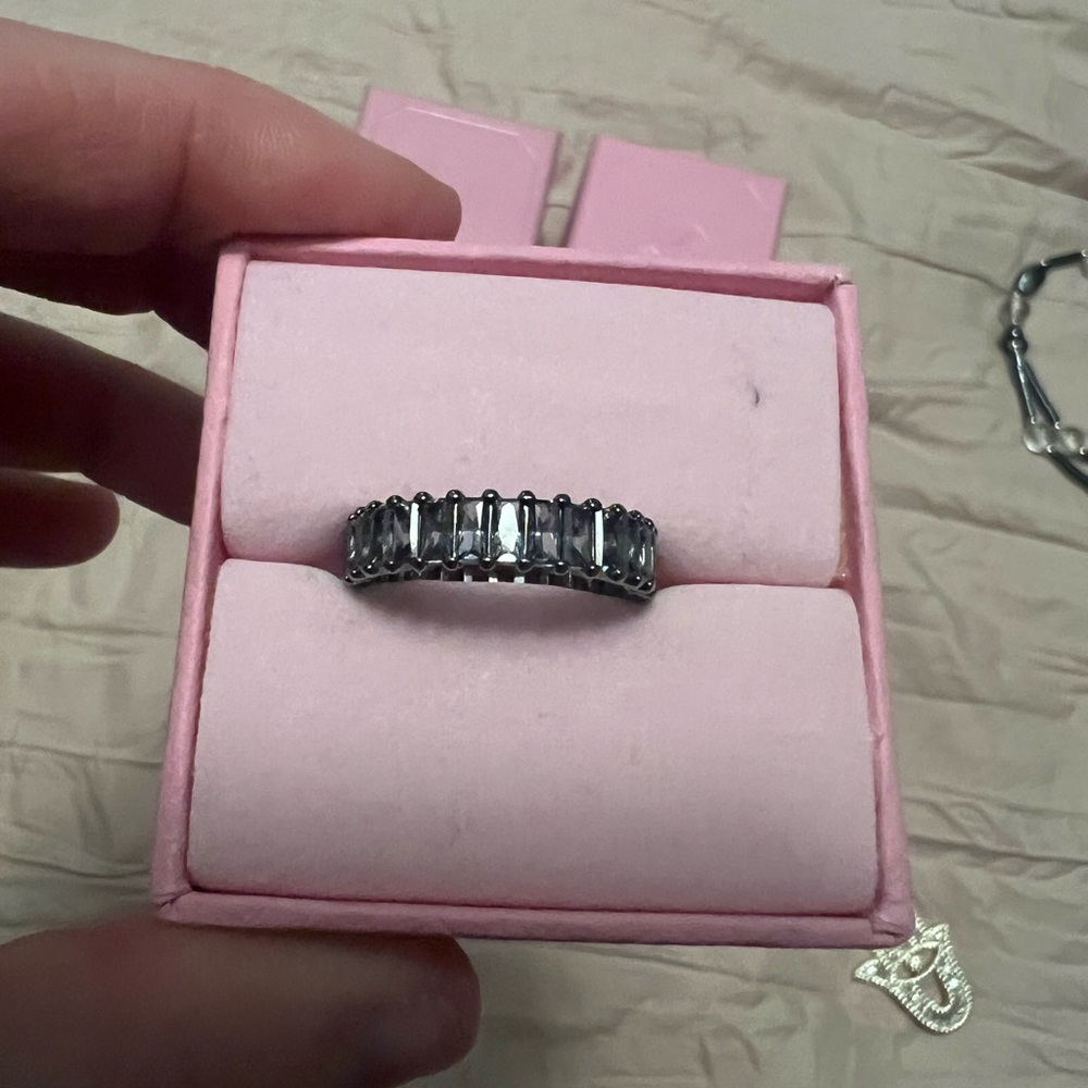 Swarovski gray diamond Women's Ring size 5.5-6